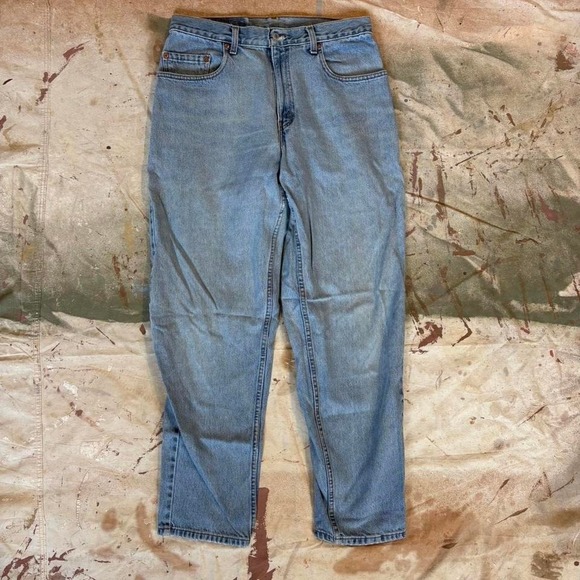 Vintage 560 Levi's light wash Jeans 32x30 - Picture 2 of 7